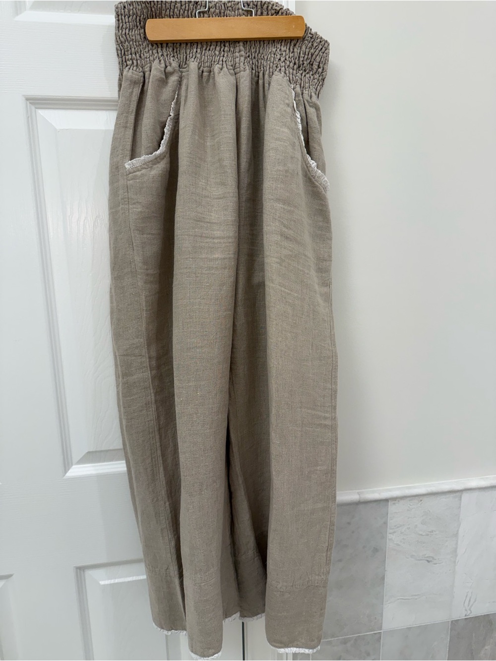 Relaxed Elastic-Waist Women’s Pants in Light Taupe